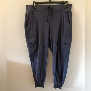 All in Motion Mid Rise Cargo Jogger - Size M Short
